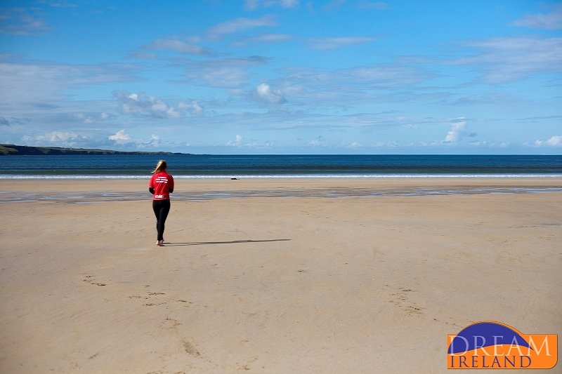 Lahinch beach surfing