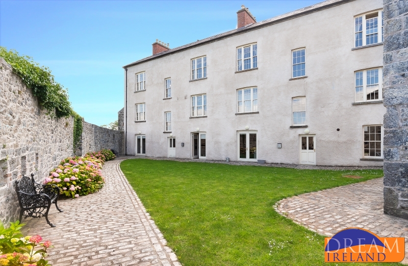 Castle House Clarecastle